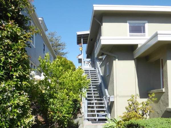 1BR/1BA Duplex · Berkeley photo 1