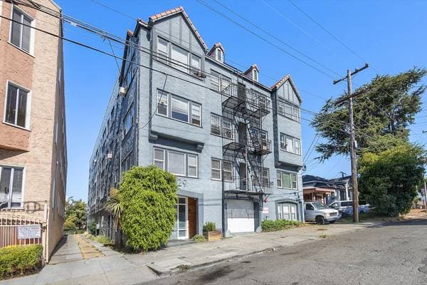 0BR/1BA Apartment on 6th Ave · Oakland photo 2