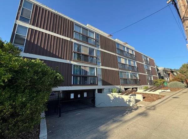 2BR/1BA Apartment · Berkeley photo 1