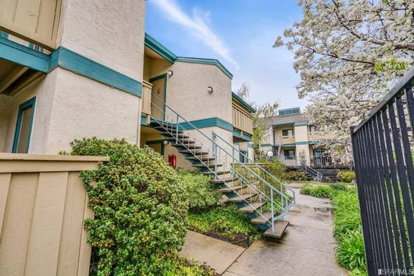 1BR/1BA Condo on Woodside Way · San Mateo photo 4