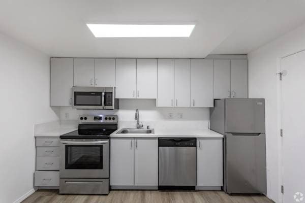 Apartments on Gateway Drive · Daly City photo 3