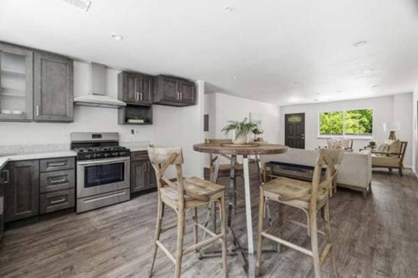 2BR/2BA Apartment · Brookdale photo 5