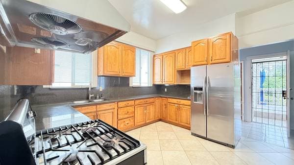 4BR/2BA Single Family House on Capp St · Oakland photo 5