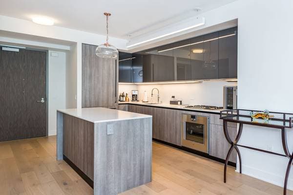 2BR/2BA Condo on Main Street · San Francisco photo 2