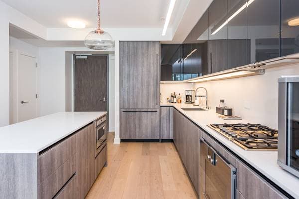 2BR/2BA Condo on Main Street · San Francisco photo 4