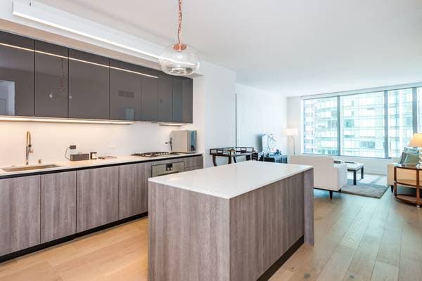 2BR/2BA Condo on Main Street · San Francisco photo 5