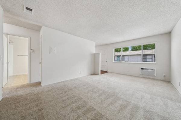 2BR/1BA Apartment on Hollis Avenue · Campbell photo 1