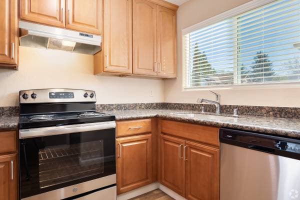 2BR/2BA Townhouse · Pleasanton photo 1