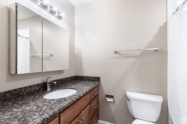 2BR/2BA Townhouse · Pleasanton photo 5