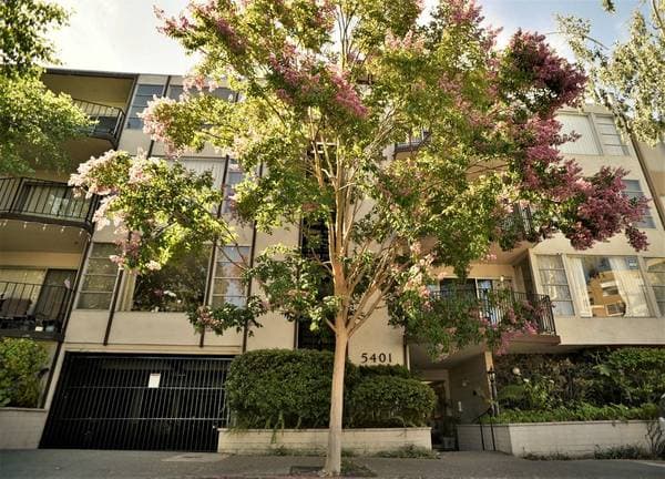 2BR/2BA Condo on Broadway Terr · Oakland photo 1