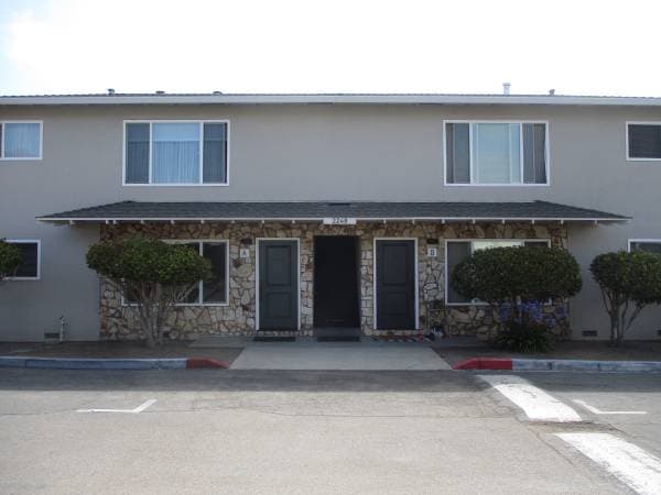 2BR/1BA Apartment on Capitola Rd. · Santa Cruz photo 1