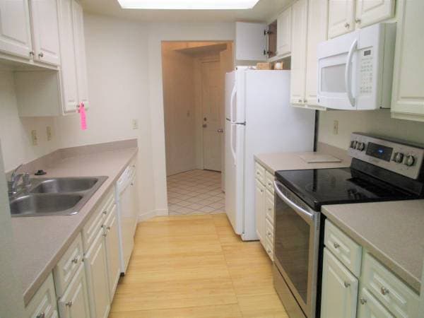 2BR/2BA Condo on Willowbrook Ln. · Capitola photo 4
