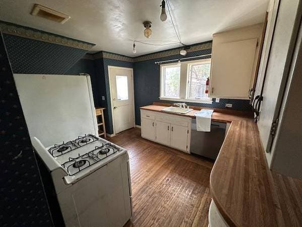 4BR/2BA Apartment on Ashby Place · Berkeley photo 2