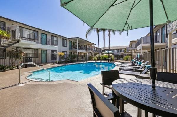2BR/1BA Apartment on Hollis Avenue · Campbell photo 1