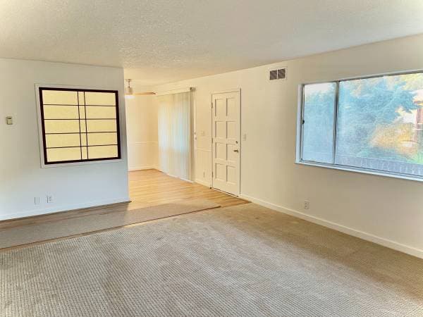 2BR/1BA Apartment · Oakland photo 1