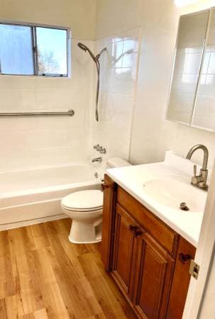 2BR/1BA Apartment · Oakland photo 4