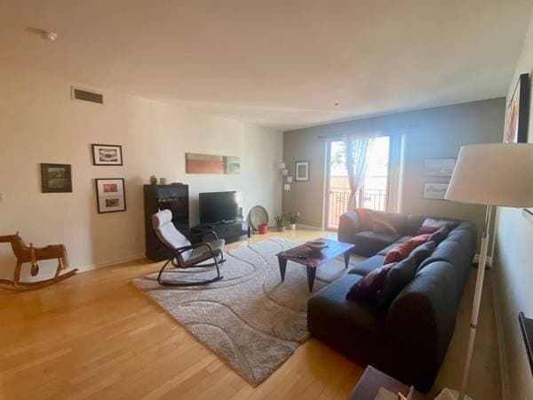 2BR/2BA Condo on N 2nd St · Campbell photo 3