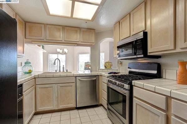 3BR/2BA Condo · Hayward photo 5
