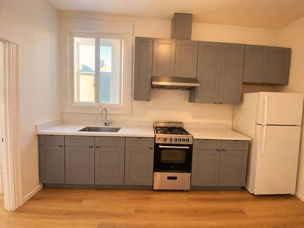 2BR/1BA Apartment · San Francisco photo 2