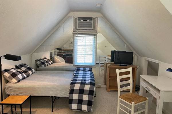 0BR/1BA Other on Coleridge Ave · Palo Alto photo 4