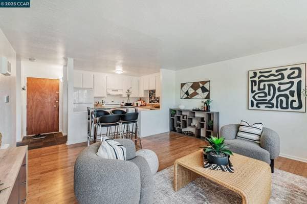 1BR/1BA Condo on Crescent St · Oakland photo 3