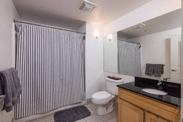 1BR/1BA Condo on Telegraph Avenue · Oakland photo 2