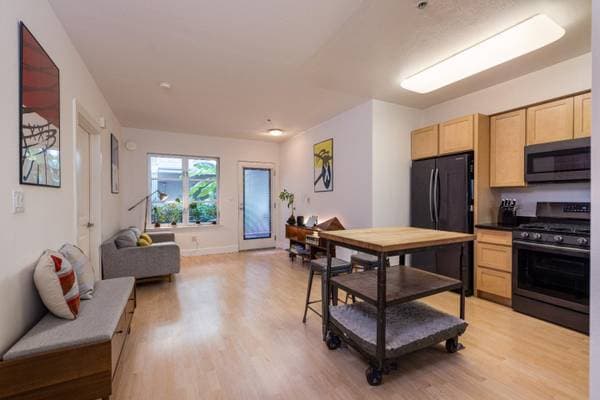 1BR/1BA Condo on Telegraph Avenue · Oakland photo 3