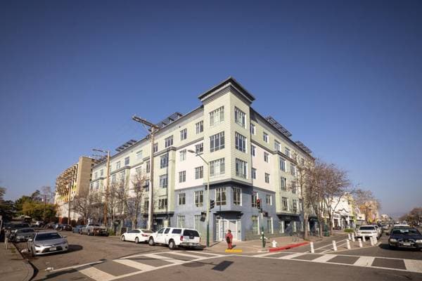 1BR/1BA Condo on Telegraph Avenue · Oakland photo 4