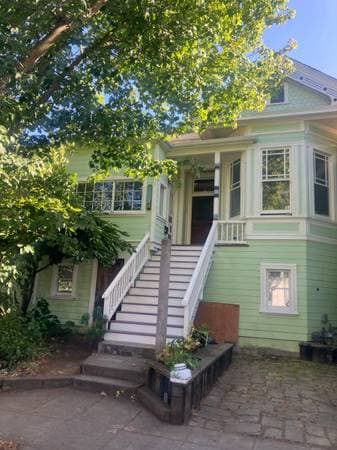 1BR/1BA Duplex · Oakland photo 1