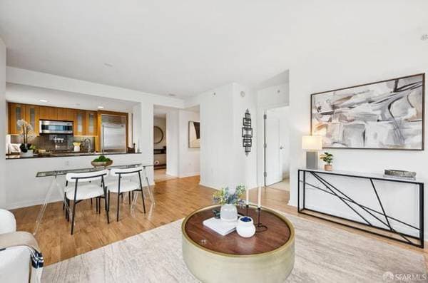 1BR/1BA Apartment · San Francisco photo 4