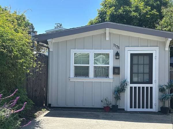 1BR/1BA Single Family House · Santa Cruz photo 1