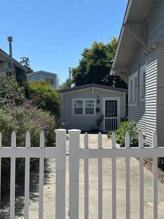 1BR/1BA Single Family House · Santa Cruz photo 2