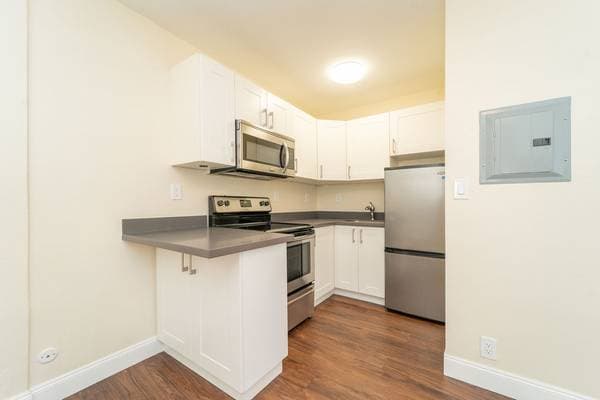 0BR/1BA Apartment on Vicente Way · Oakland photo 3