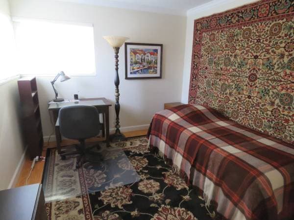 2BR/1BA Condo · Menlo Park photo 3