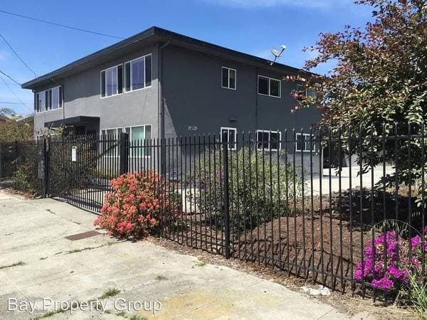 2BR/1BA Apartment on Herzog · Berkeley photo 4