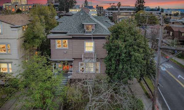 4BR/2BA Flat on Milvia · Berkeley photo 5