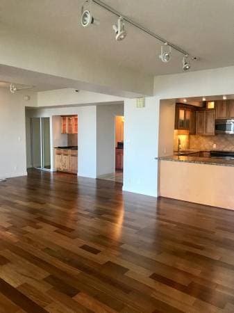 2BR/2BA Apartment · Emeryville photo 3