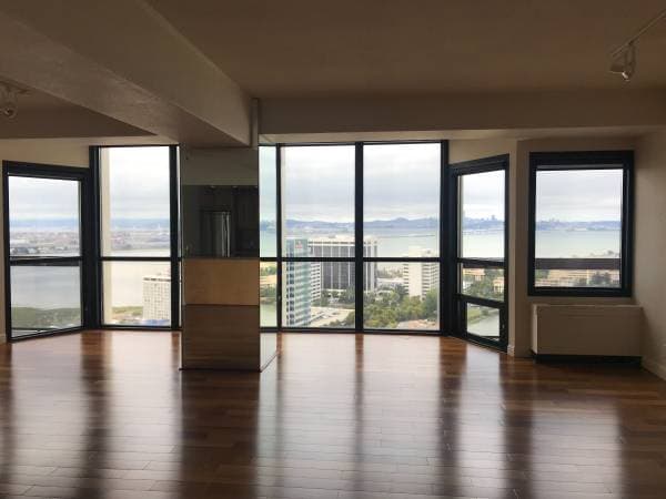 2BR/2BA Apartment · Emeryville photo 5