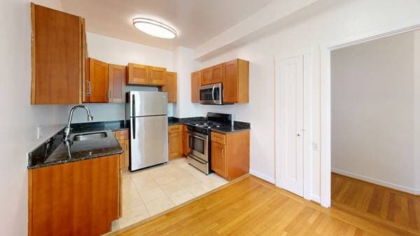 0BR/1BA Apartment on Van Ness · San Francisco photo 3