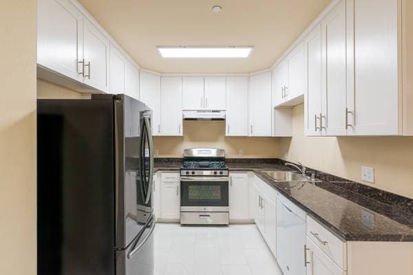 2BR/2BA Apartment · Oakland photo 2