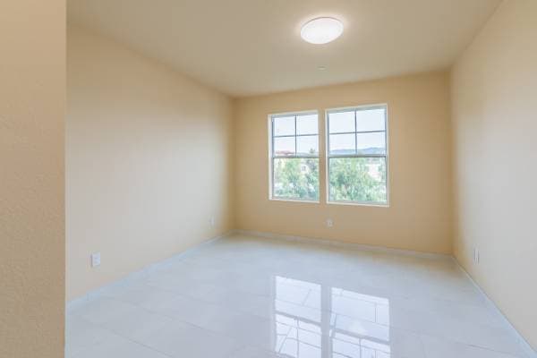 2BR/2BA Apartment · Oakland photo 5