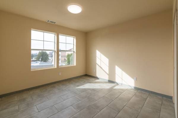 1BR/1BA Apartment · Oakland photo 2