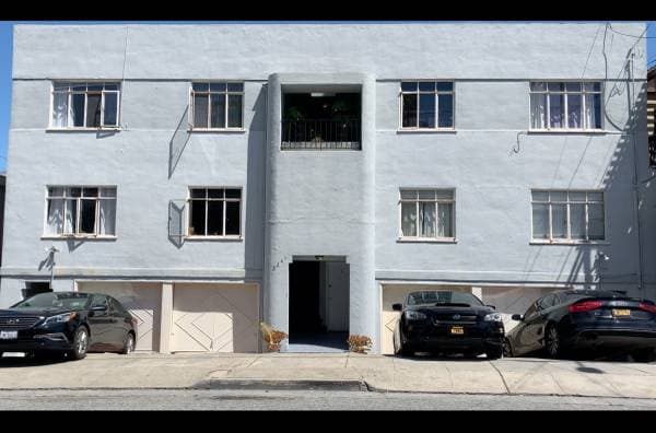 2BR/1BA Apartment on Ivy Drive · Oakland photo 1