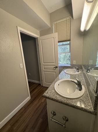 2BR/2BA Townhouse on Round Barn Blvd · Santa Rosa photo 4