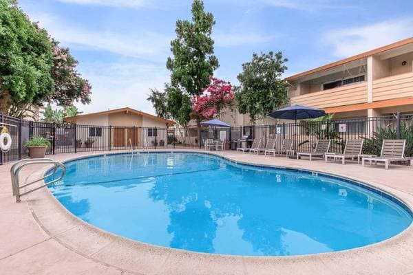 2BR/2BA Apartment on Central Avenue · Fremont photo 1