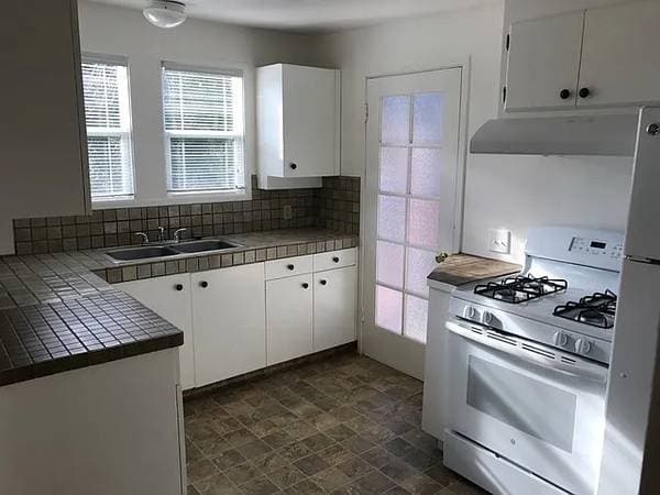 2BR/2BA Single Family House · Albany photo 5