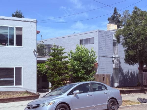 1BR/1BA Apartment on Roosevelt Ave. · Berkeley photo 5