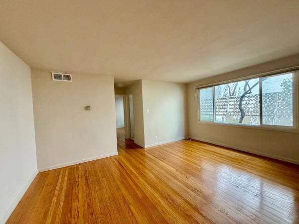 1BR/1BA Single Family House · San Francisco photo 2