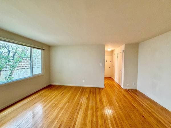 1BR/1BA Single Family House · San Francisco photo 3