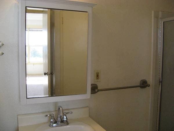 0BR/1BA Duplex · Vallejo photo 3